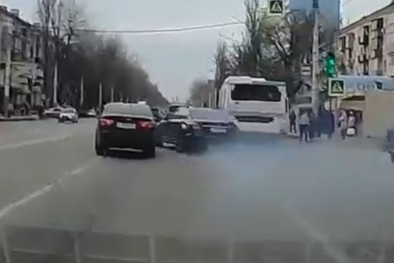 Яростный форсаж иномарки записали на видео в Воронеже