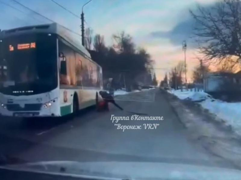 Драка с водителем автобуса попала на видео в Воронеже