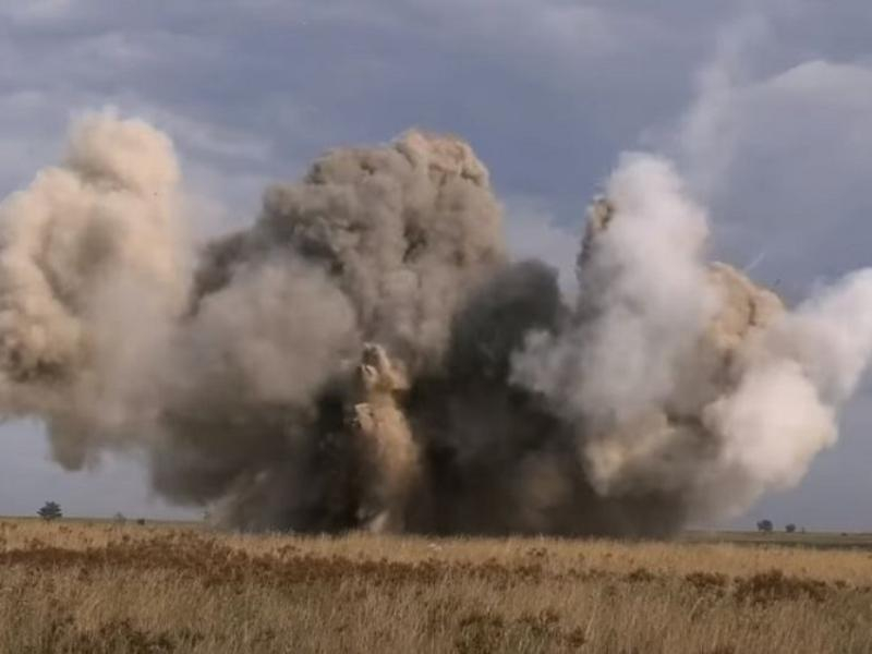 Подрыв 100-килограммовой авиабомбы сняли на видео в Воронеже