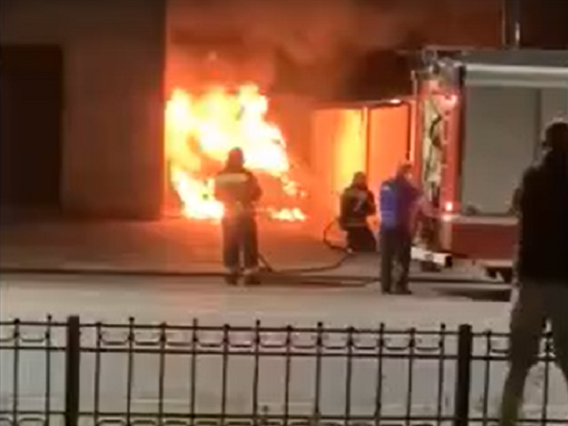 В воронежском техникуме видеокамеры запечатлили. Пожар ночью. Как выглядит пожар.