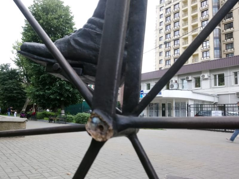В Воронеже сломали новый памятник Вильгельму Столлю