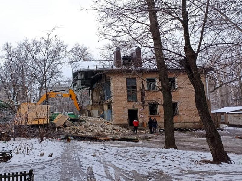 В Воронеже капитально отремонтировали крышу дома, а потом его снесли