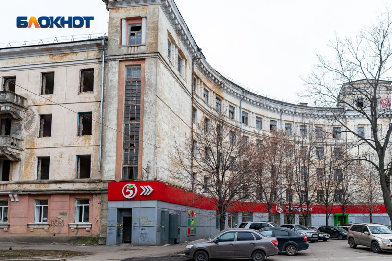 Власти не нашли того, кто законсервирует полукруглый дом на Депутатской в Воронеже