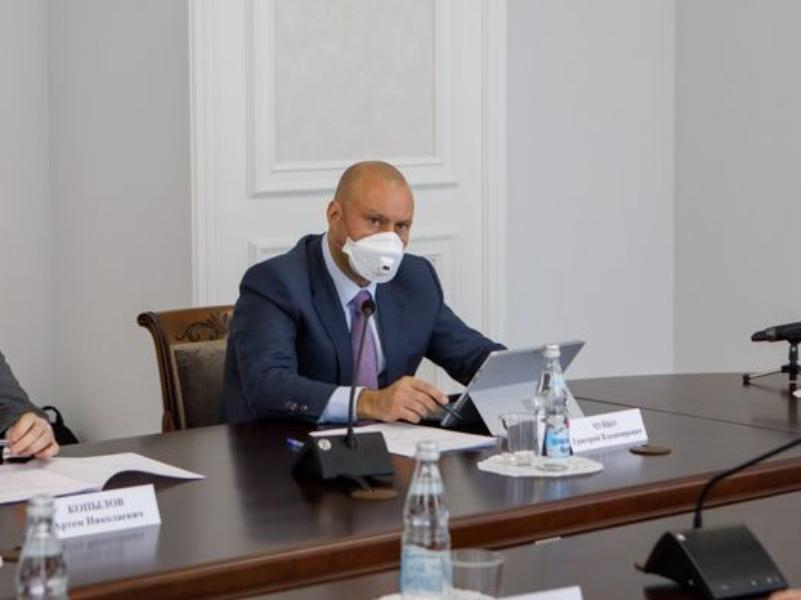 Депутат Чуйко единственный надел маску на заседании со спикером облдумы Нетесовым