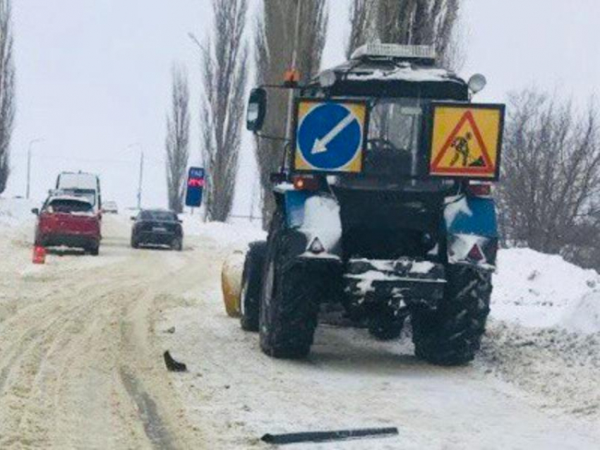 Один человек пострадал в ДТП с коммунальным трактором под Воронежем 