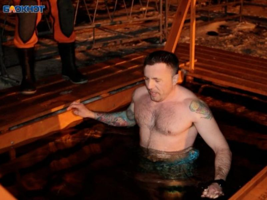 Как не нанести себе вреда крещенскими купаниями, рассказали воронежские врачи 