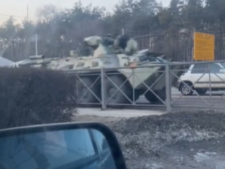 Колонну военной техники заметили на дороге в Воронеже