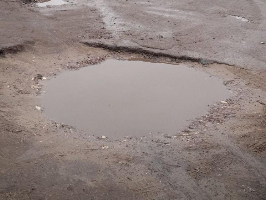 "Водители матерятся": жуткие ямы возле БСМП беспокоят воронежцев