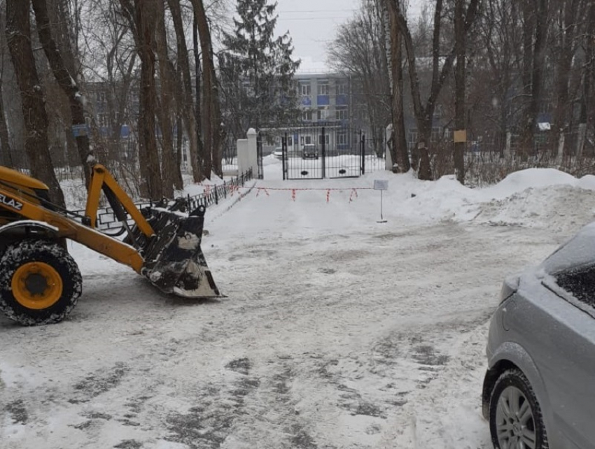 Коммунальщикам пришлось срочно наверстывать упущенное после снегопада в Воронеже