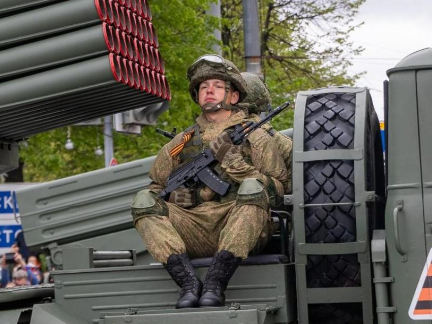 Военная мощь и политика переплелись на параде Победы-2021 в Воронеже