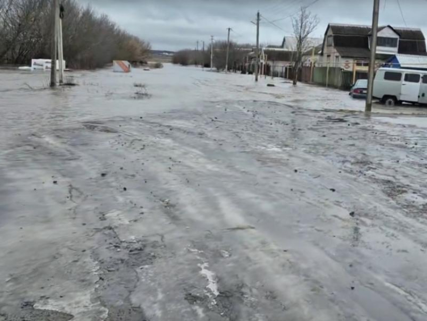 Прорыв дамбы – людей готовятся разместить в ПВР из-за потопа в воронежской Ольховатке