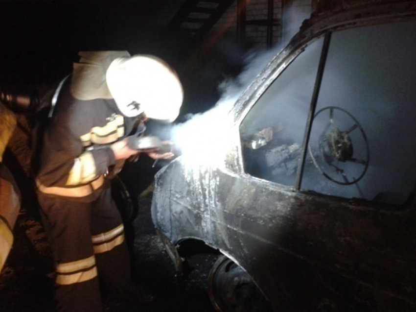 Ночью в Коминтерновском районе Воронежа сгорела «Газель»