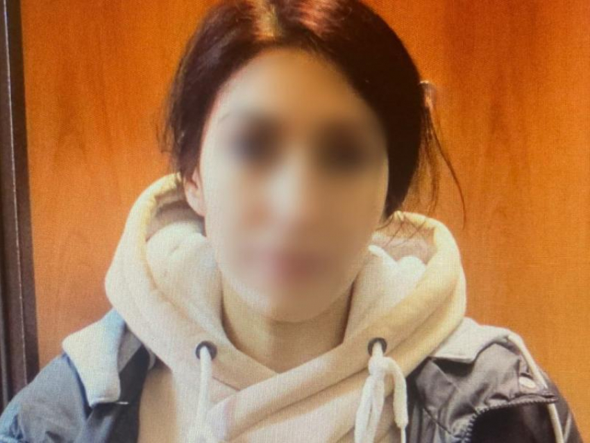 Выкопала трехлитровые банки с полумиллионным состоянием: псевдовнучка кинула старушку на деньги под Воронежем 