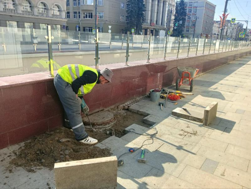 Неоднозначную позицию люка высмеяли на обновленном проспекте Революции