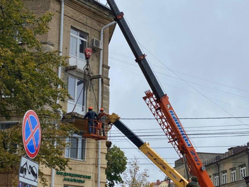 Начался демонтаж балконов в центре Воронежа