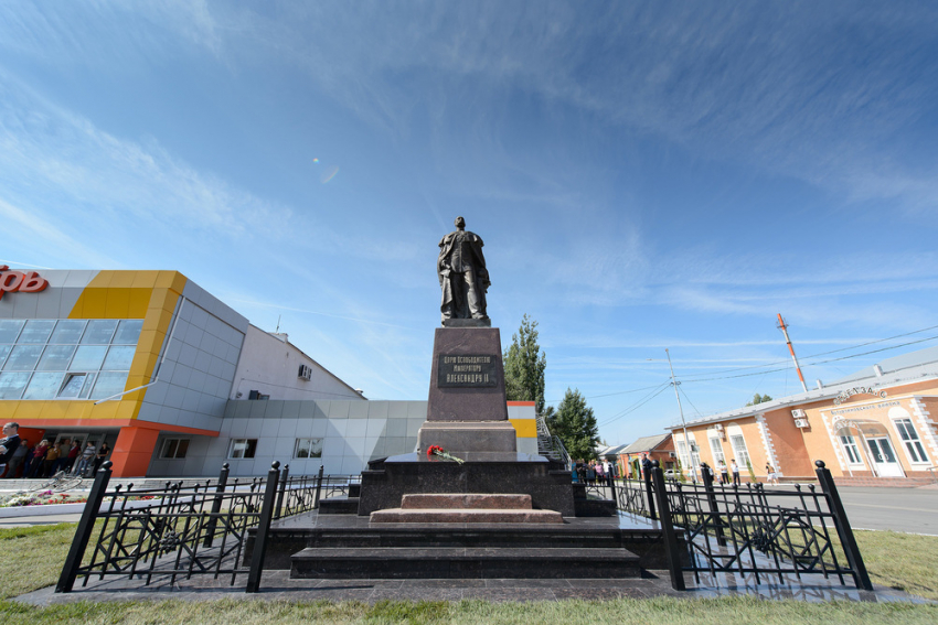 В Воронежской области установили памятник Александру II