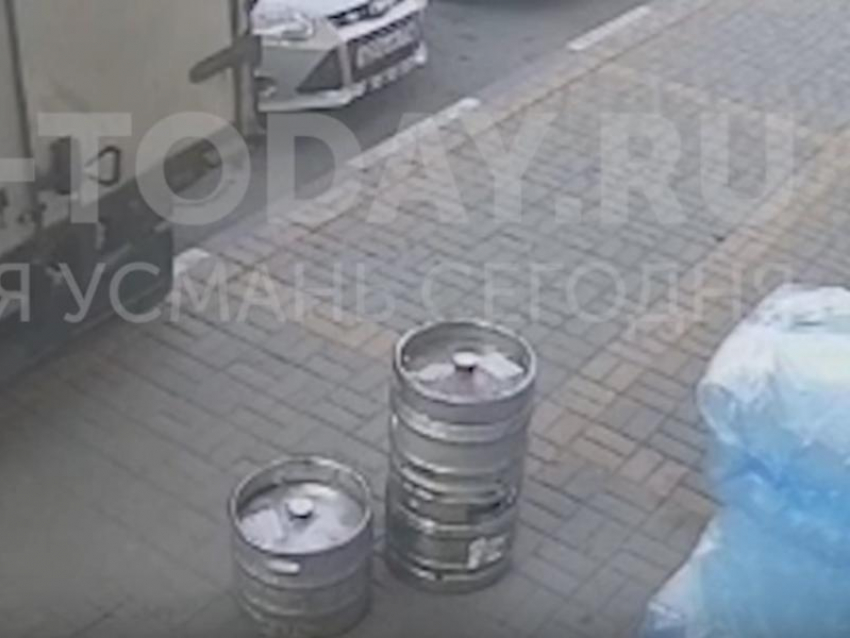 Любитель пенного совершил подлое дело и попал на видео под Воронежем