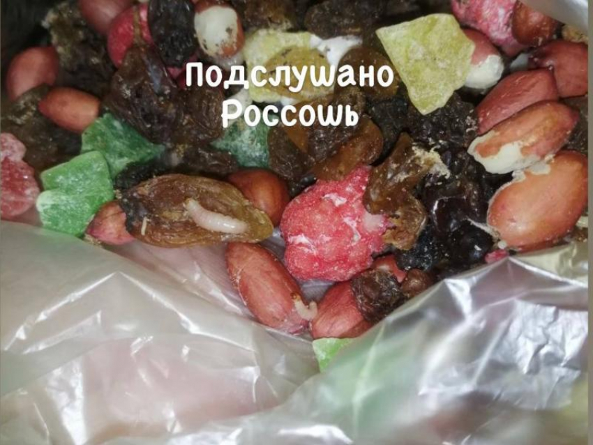 Сухофрукты с пухлыми червями продали покупателю в Воронежской области 