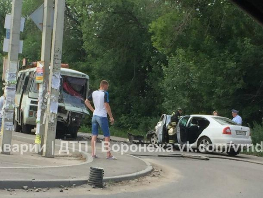 Количество пострадавших в ДТП автобуса и Skoda в Воронеже увеличилось до семи