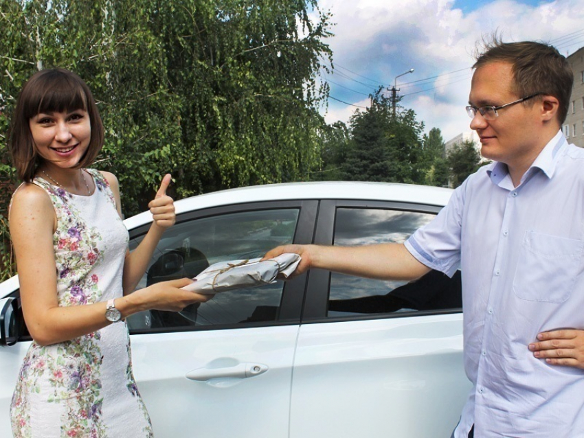 Как передать посылку в Москву из Воронежа с помощью телефона?