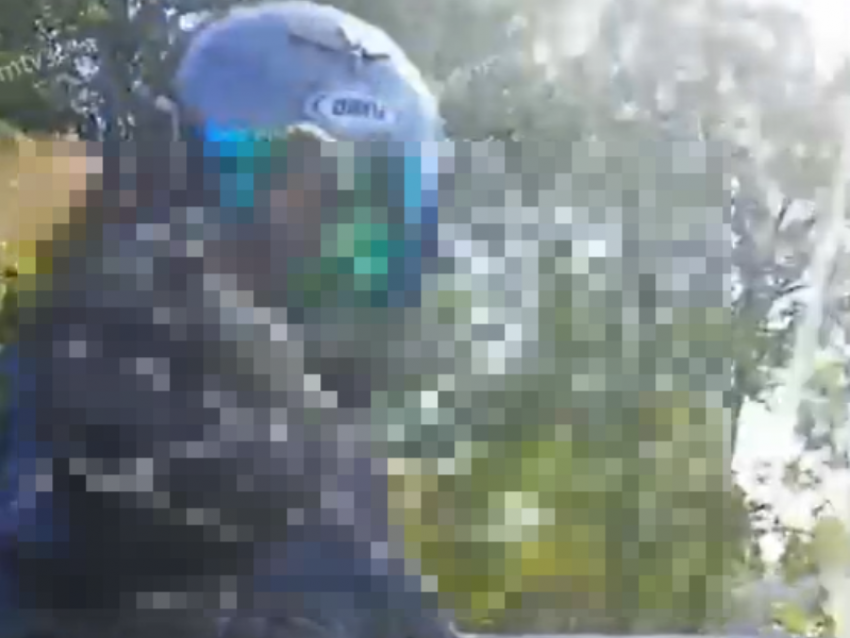 Байкерская атака: мотоциклист с неприличным жестом попытался «проучить» воронежскую автомобилистку