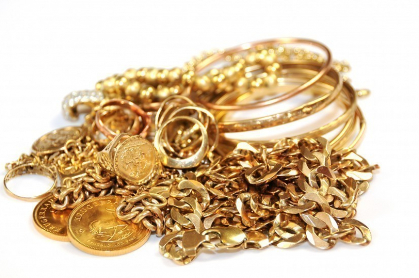 Случайная знакомая украла золотые украшения у жительницы Калачеевского района
