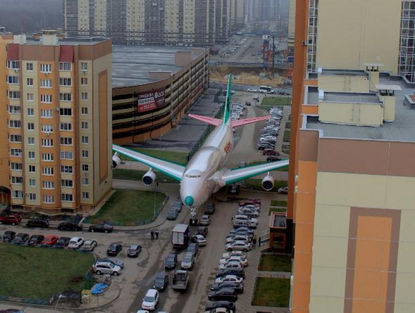 В Воронеже «посадили» Boeing 747 во дворе Московского квартала