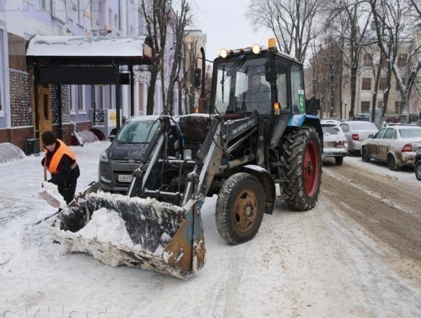 В мэрии рассказали о борьбе с последствиями очередного снегопада в Воронеже