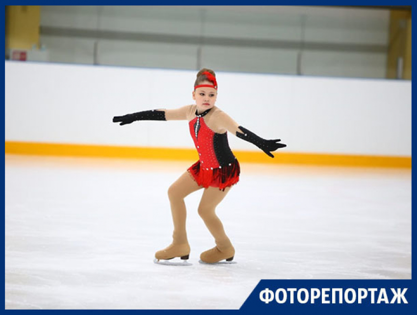 Ледяную грацию показали юные фигуристы в Воронеже