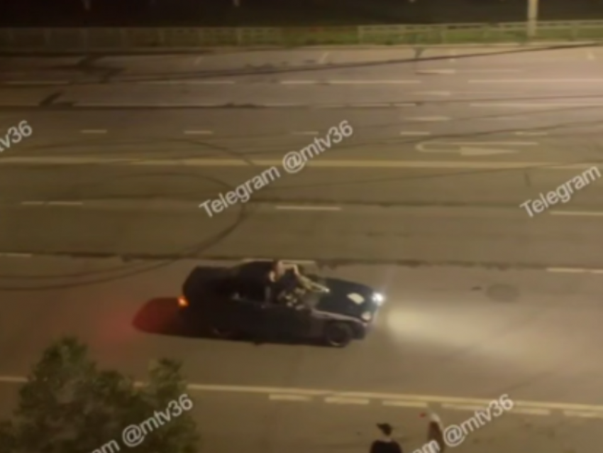 Сяду в кабриолет: ночной дрифтер перебудил воронежцев