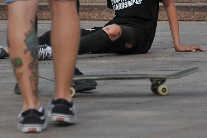 Четверо гопников избили скейтбордиста в центре Воронежа 