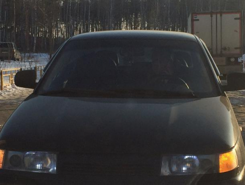 Воронежская автомобилистка пожаловалась на «недомужчину", не давшего ей проехать