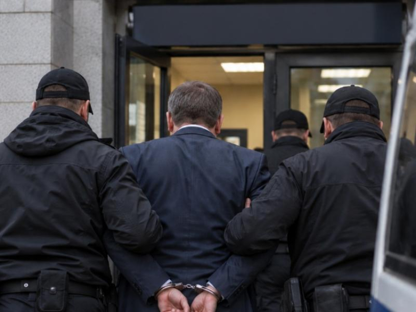 Воронежского начальника полиции уволили за порочащий честь мундира поступок