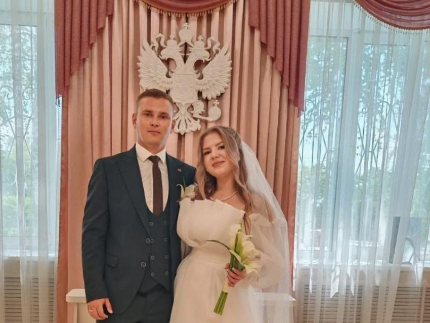 Условия для игры в телефон привели к свадьбе в Воронежской области