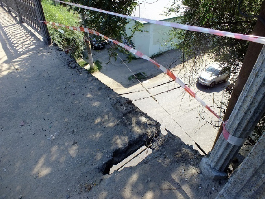 В Воронеже на виадуке на 9 Января нет перил