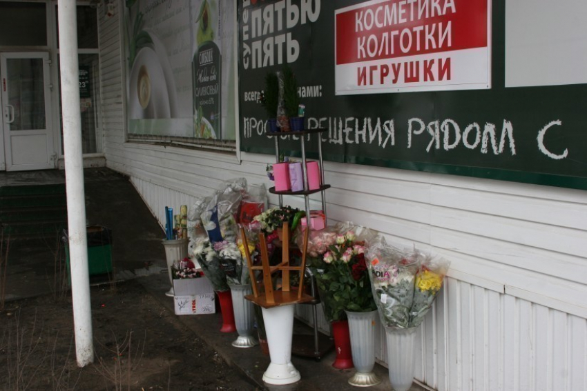 В Воронеже супермаркет на 9 Января загорелся, предположительно, из-за замыкания (ФОТО)