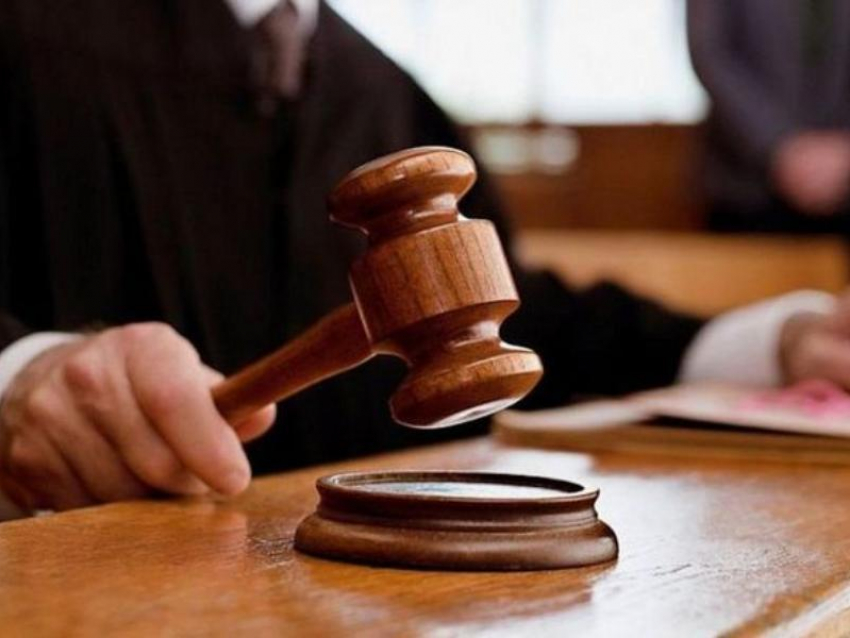Темные дела привели высокопоставленного воронежского полицейского на скамью подсудимых