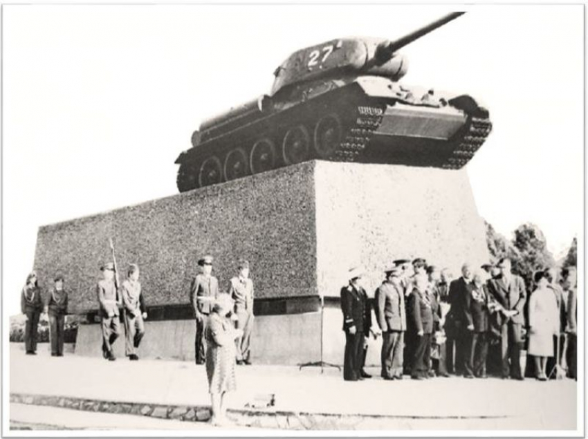 Памятник легендарному танку Т-34 открыли 42 года назад в Воронеже