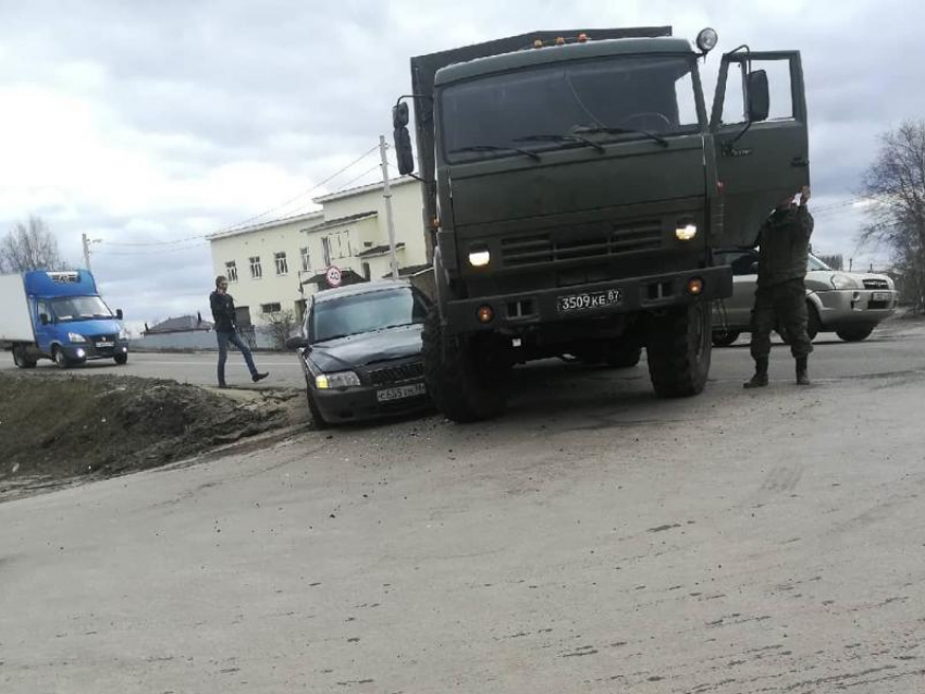 21 ноября 2007. Масловка Воронеж Масловка авария. Авария в Воронеже с военным КАМАЗОМ.