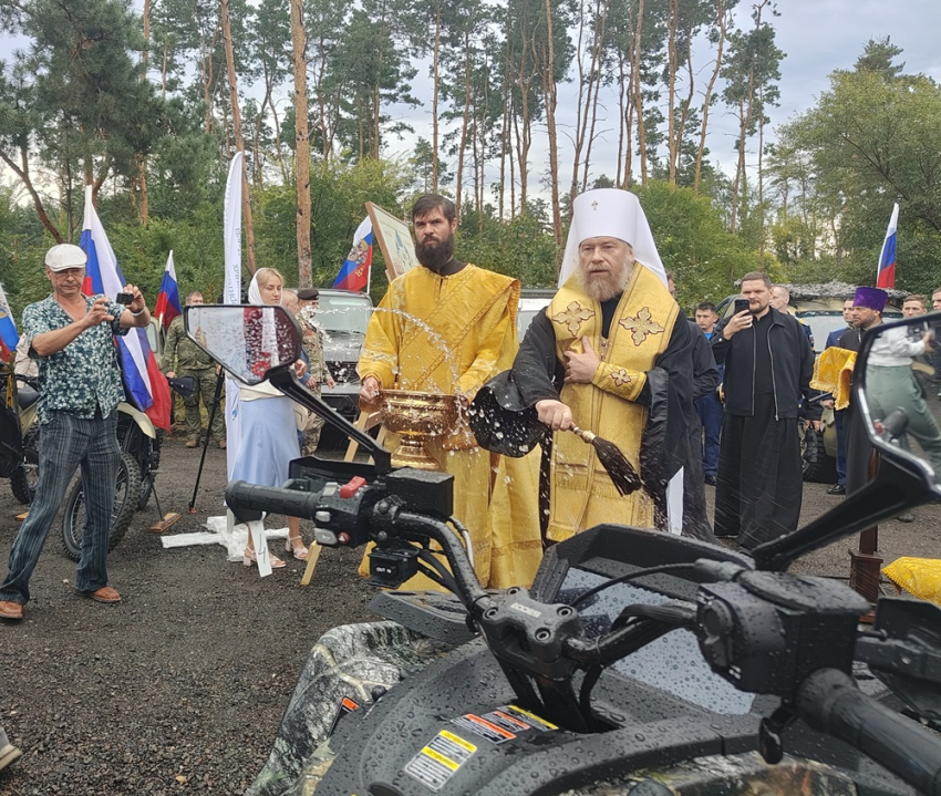 Более 50 единиц техники передали защитникам Отечества в Воронеже