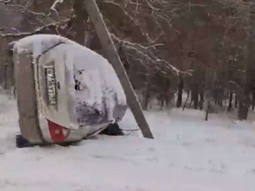 «Летчика-перевертыша» записали на видео на заснеженной дороге Воронежа