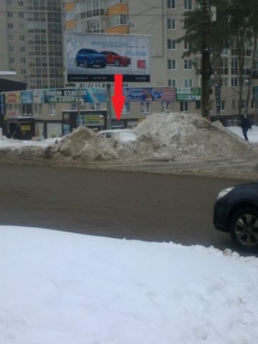 Как в Воронеже коммунальщики чистят дороги (ФОТО)