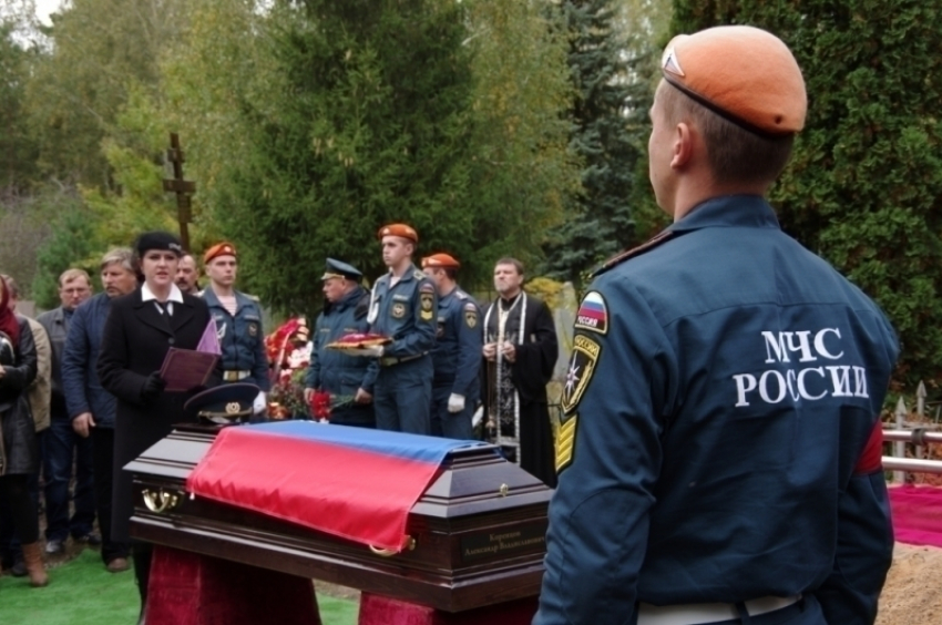 В Воронеже простились с героем-спасателем, погибшим при тушении жуткого пожара в Москве
