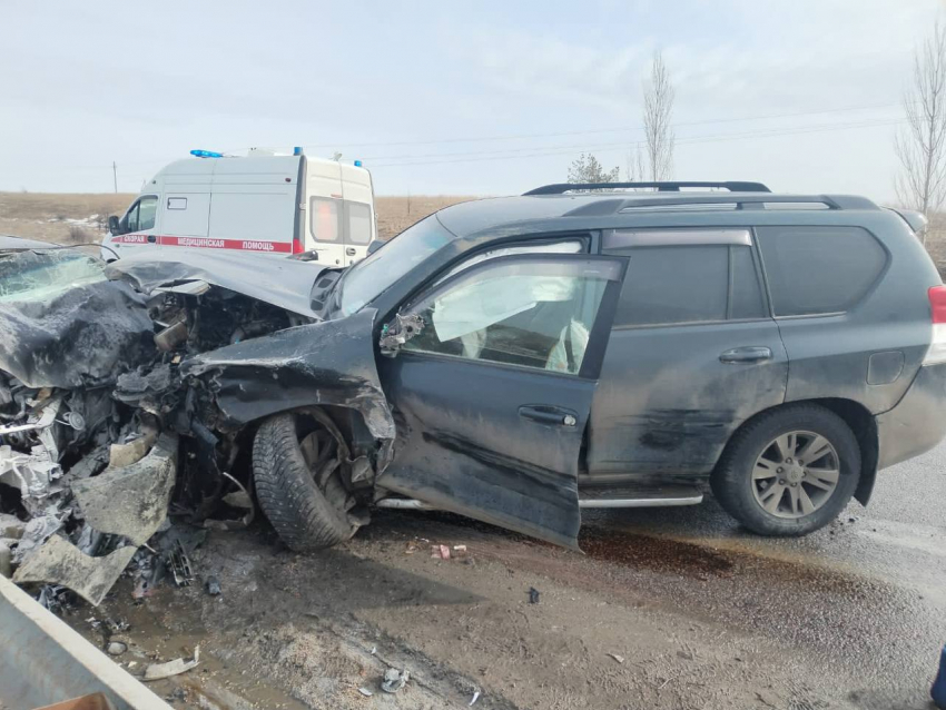 Опубликованы фото с места гибели двух человек в массовом ДТП в Воронежской области 