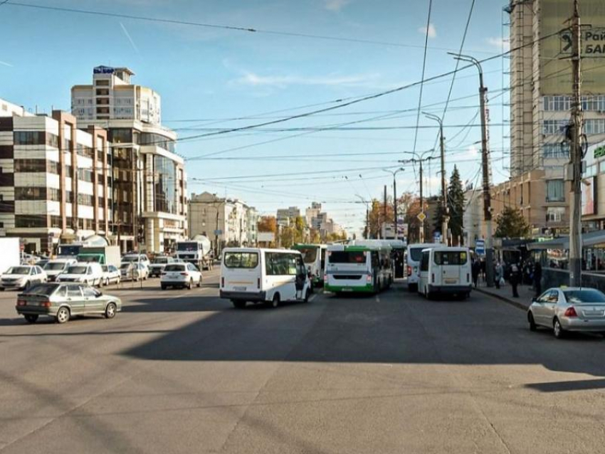 Стало известно, на каких улицах полностью обновят асфальт в Воронеже