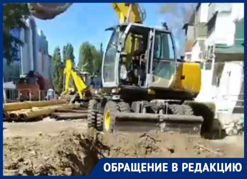 Опасные земляные работы сняли на видео у школы под Воронежем