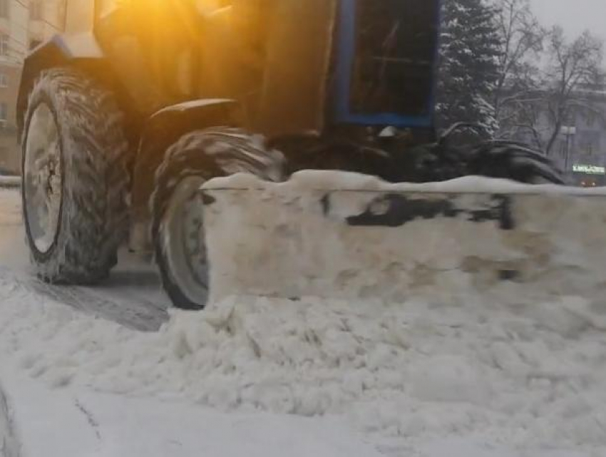 В мэрии Воронежа рассказали, сколько снега вывезли за ночь