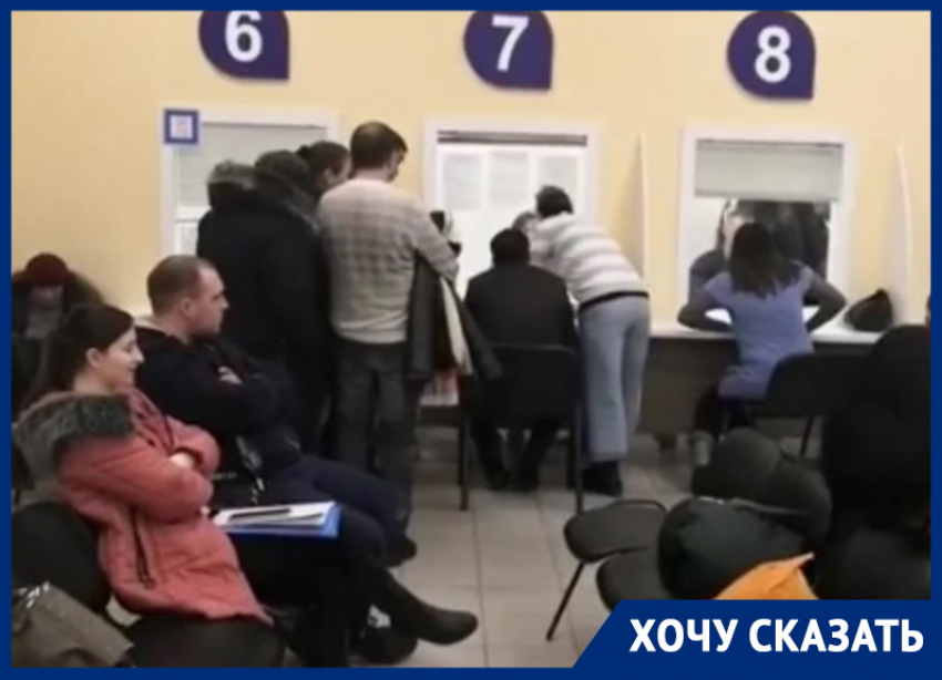 О пытках очередями в Едином миграционном центре рассказала жительница Воронежа
