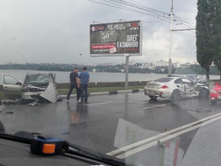 Последствия страшной аварии с участием BMW 6 в Воронеже сняли на видео