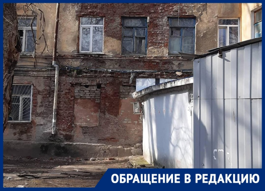 Чудовищное состояние дома показал воронежец на видео